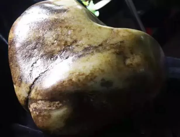 一块30公斤重的秋梨皮原石，又僵又裂，卖了200万&hellip;&hellip;